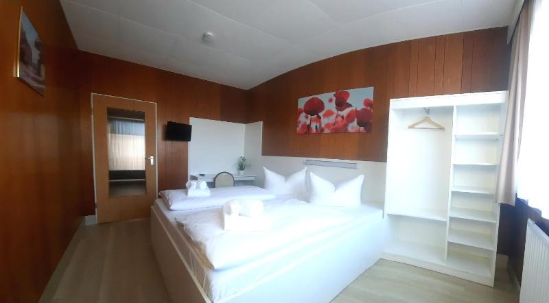Standard Double Room image 1