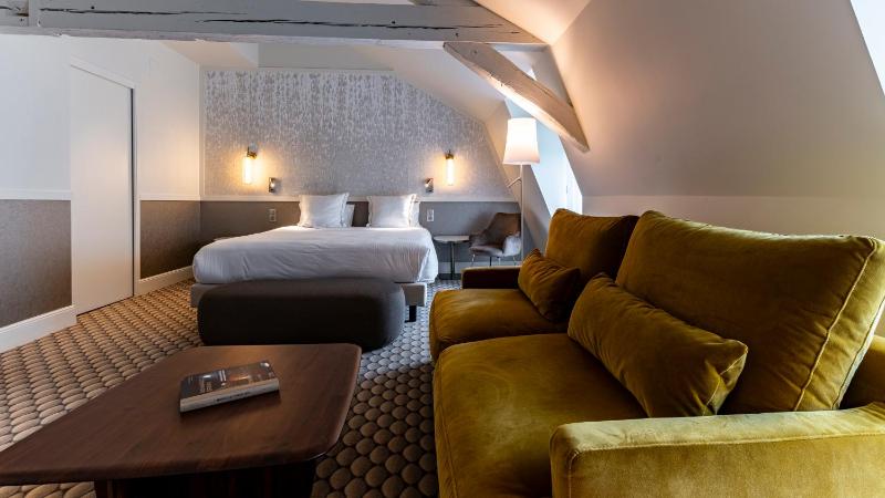 Suite with City View image 4