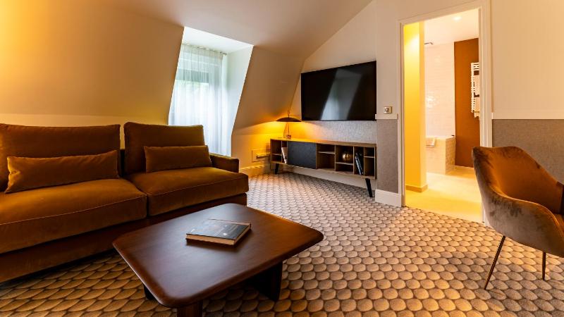 Suite with City View image 3