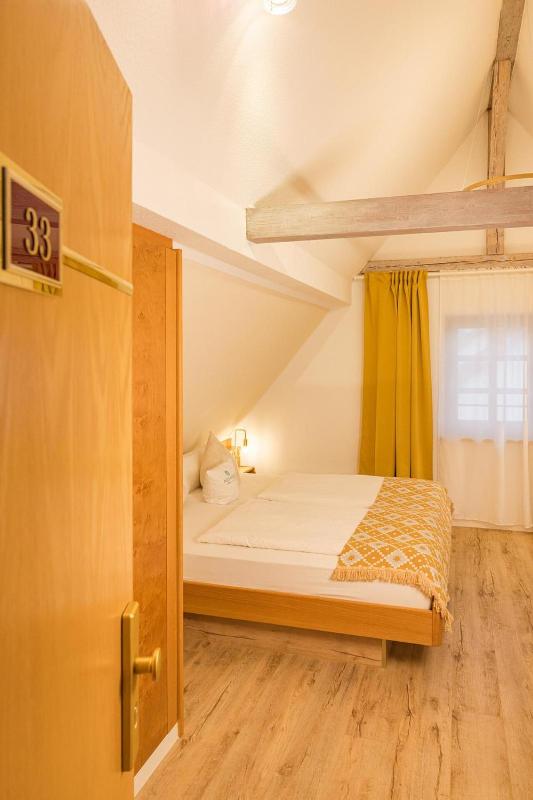 Double Room image 3