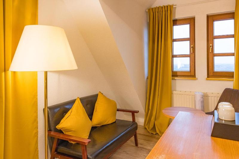 Double Room image 4