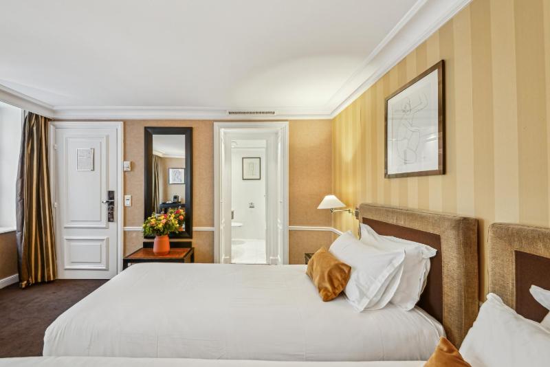 Deluxe Double Room image 4