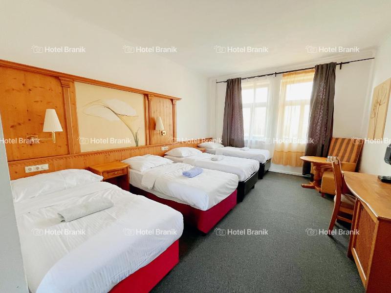 Standard Quadruple Room image 2