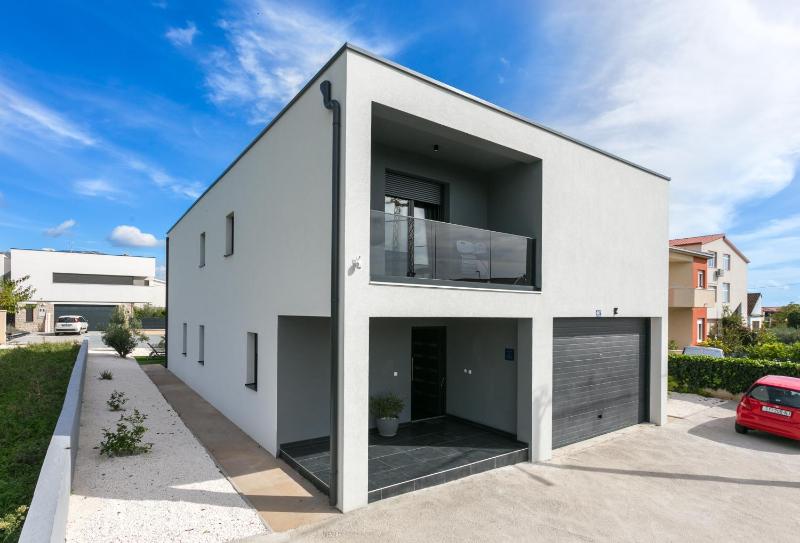Family friendly house with a swimming pool Kastel Stafilic Kastela - 23486 - image 6