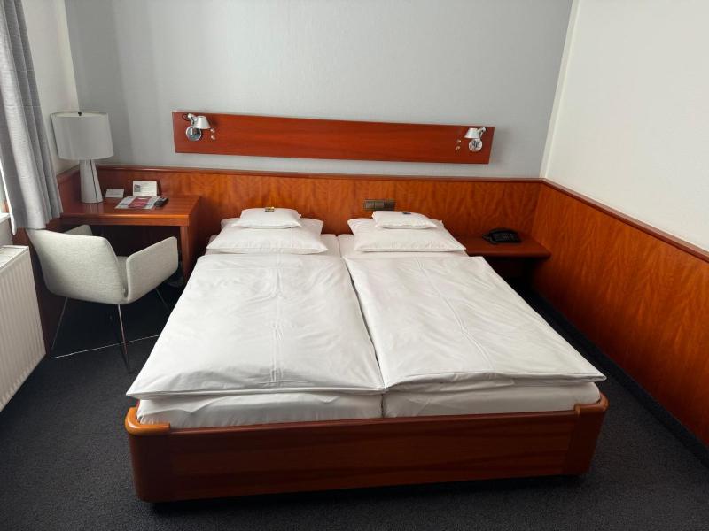 Small Double Room image 1