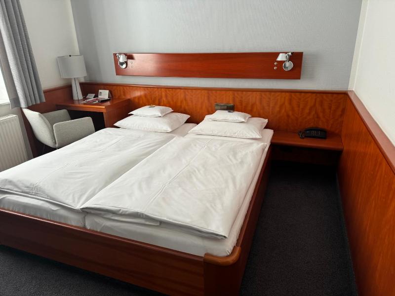 Small Double Room image 4