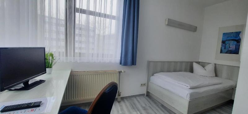 Single Room image 3