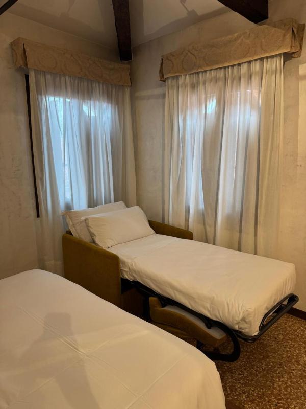 Quadruple Room image 4