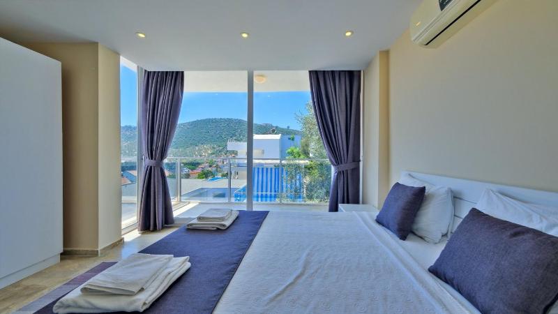 Kalkan 4 Bedroom Villa - image 34