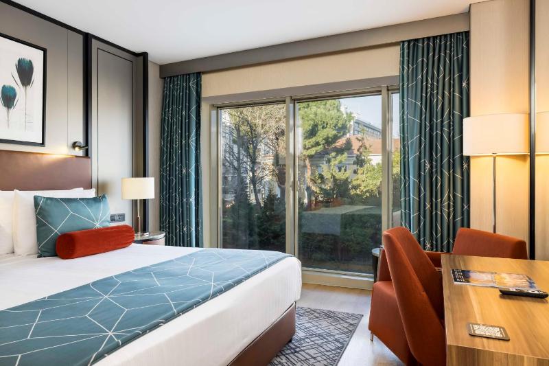 Deluxe City View Room image 1