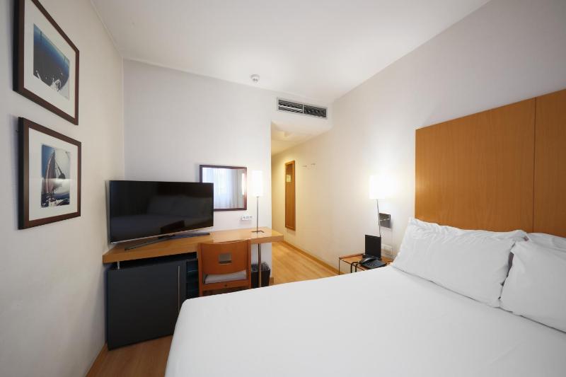 Single Room image 3