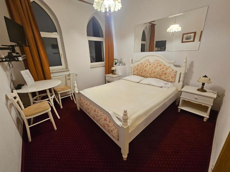 Standard Queen Room image 1