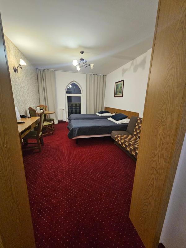 Twin Room image 3