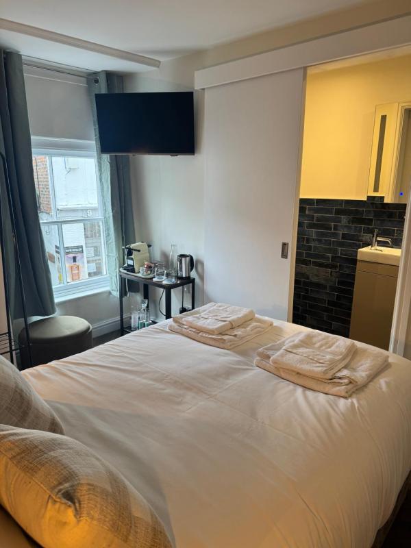 Superior King Room image 1