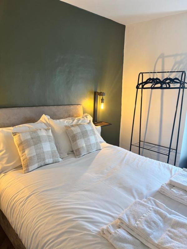 Budget Double Room image 4