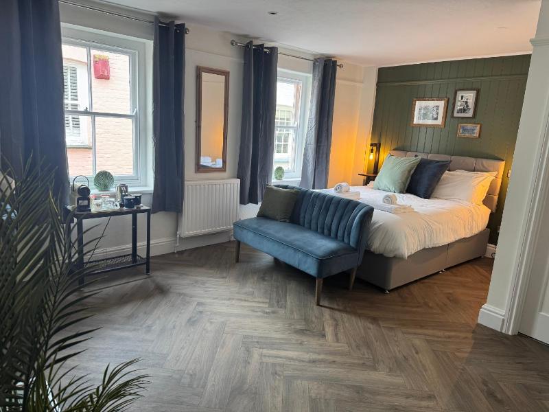 Deluxe Double Room with Bath image 4