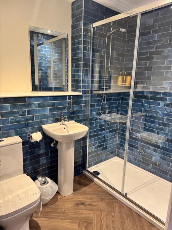 Deluxe Double Room with Bath image 2