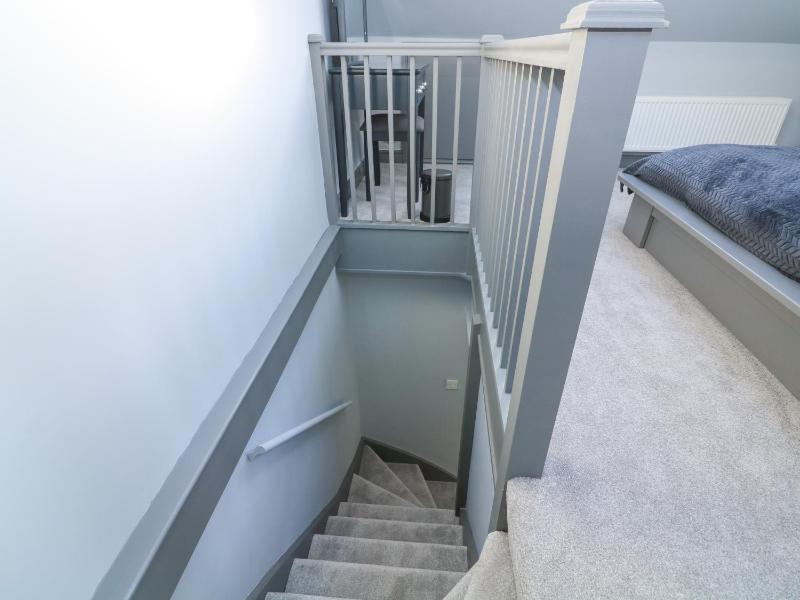 4 Alma Terrace - image 16