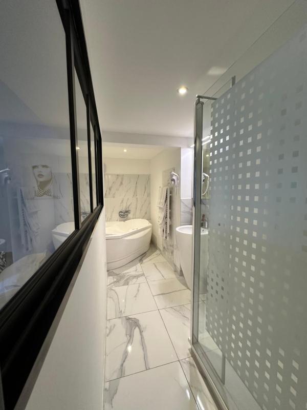 Hôtel Eden Cassis - centre-ville- piscine chauffée jacuzzi et sauna - parking privé - image 43