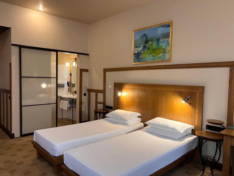 Best Western Santakos Hotel - image 9