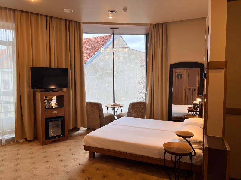 Best Western Santakos Hotel - image 25