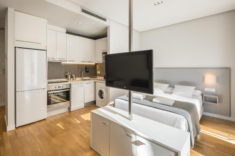 Studio (2 Adults) image 1