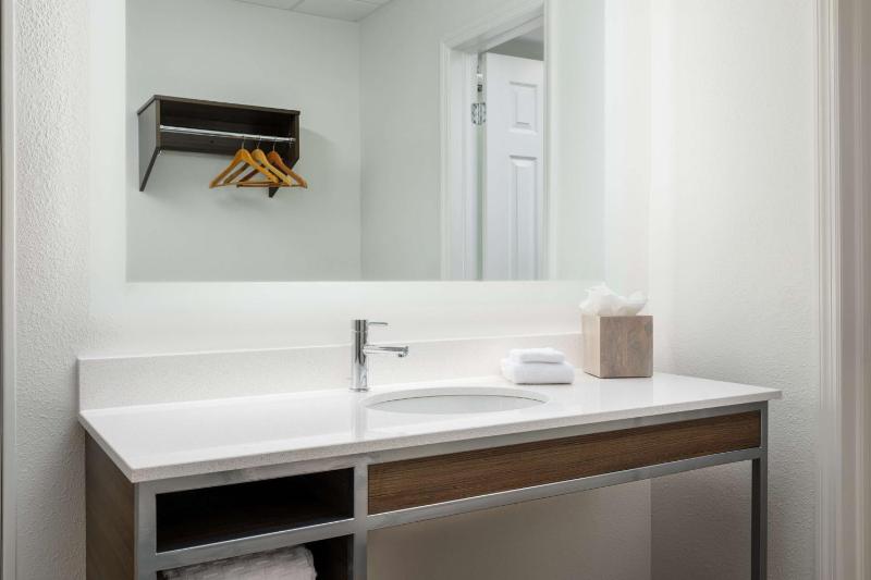 Double Room with Two Double Beds - Non-Smoking image 2