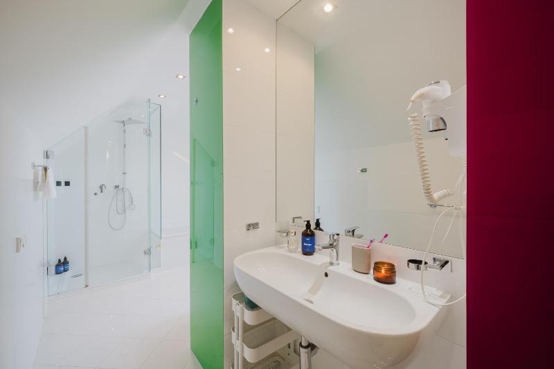 Prague Days - Three-bedroom Loft with Fireplace in Pop-art Style - image 6