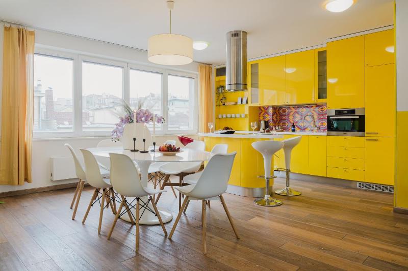 Prague Days - Three-bedroom Loft with Fireplace in Pop-art Style - image 12