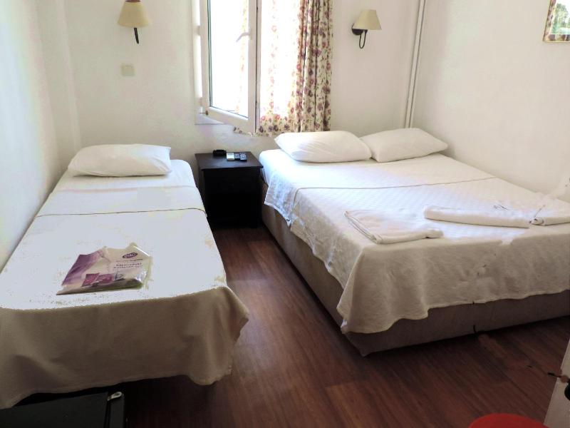 Standard Triple Room image 3