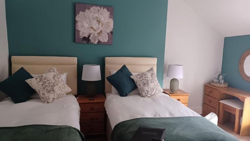 Standard Twin Room image 1