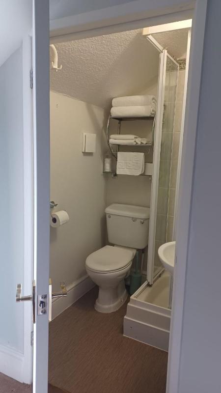 Standard Twin Room image 3