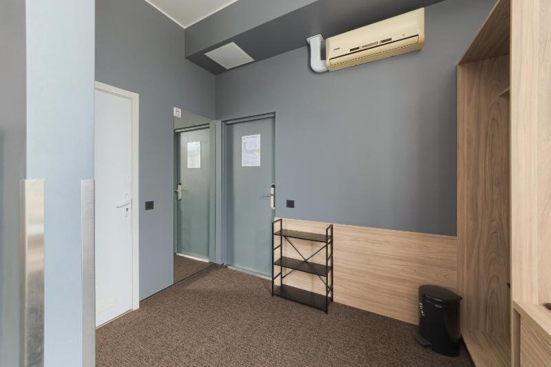 Refurbished Standard Quadruple Room image 4