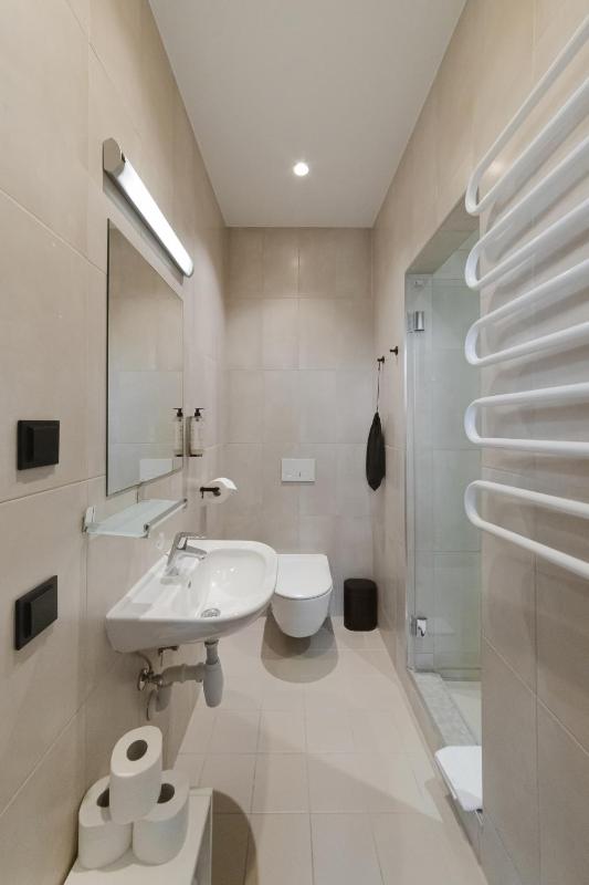 Refurbished Standard Quadruple Room image 2