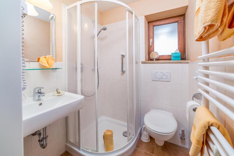 Deluxe Single Room with Balcony image 4