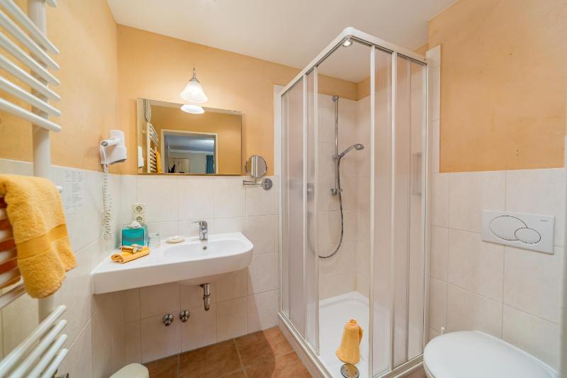 Deluxe Single Room with Balcony image 2