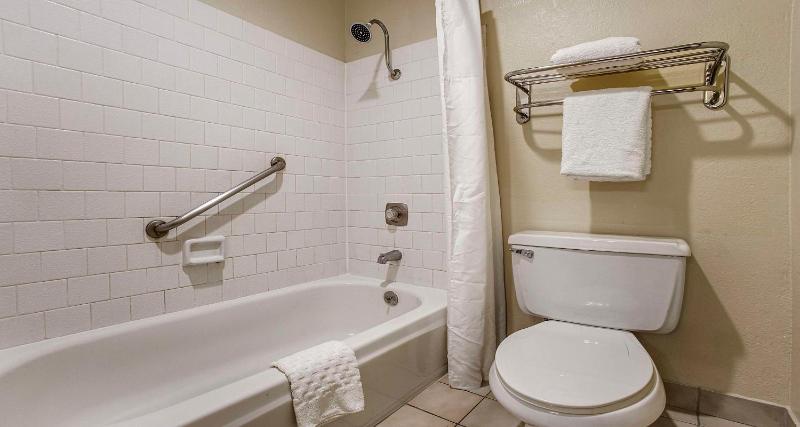 Queen Room with Two Queen Beds and Balcony - Pool View/Non-Smoking image 2