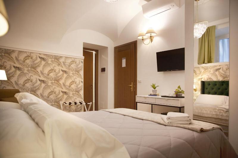 Economy Double or Twin Room image 3