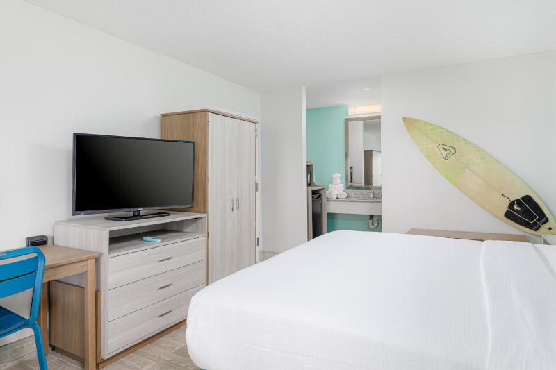 Standard King Room image 1