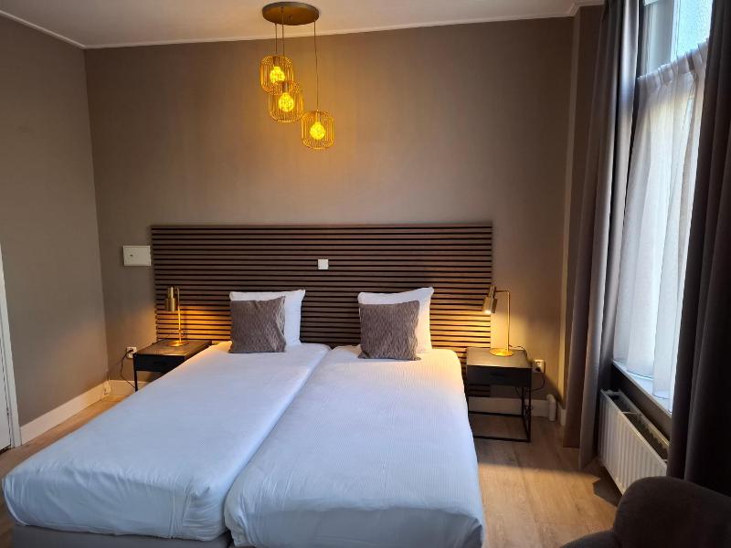 Double Room image 4