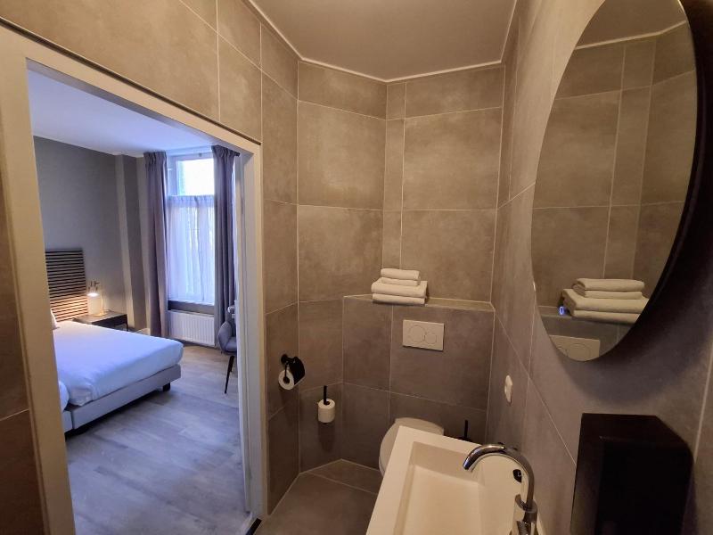 Double Room image 2