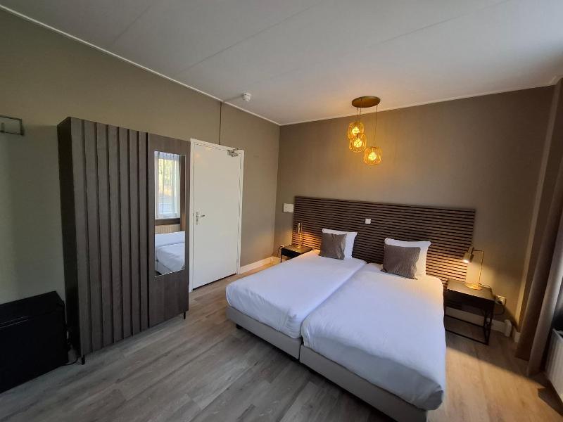 Double Room image 1