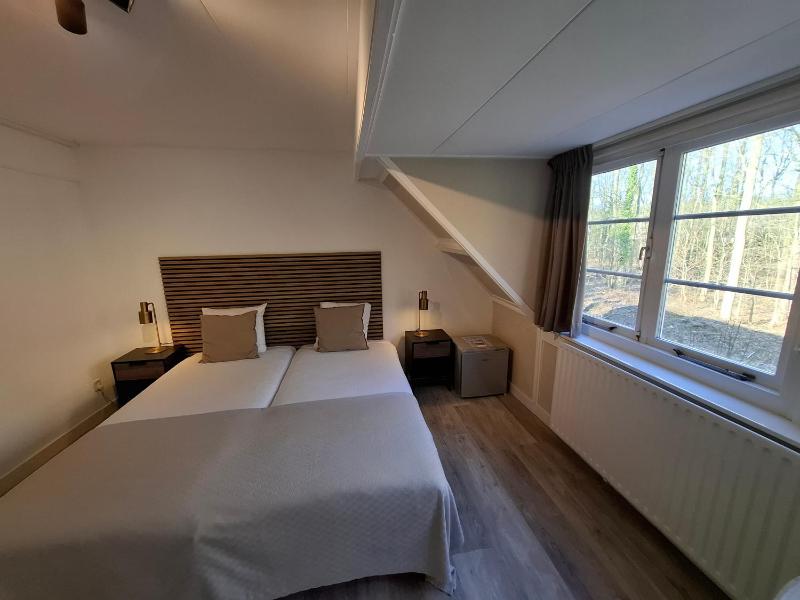 Deluxe Room image 3