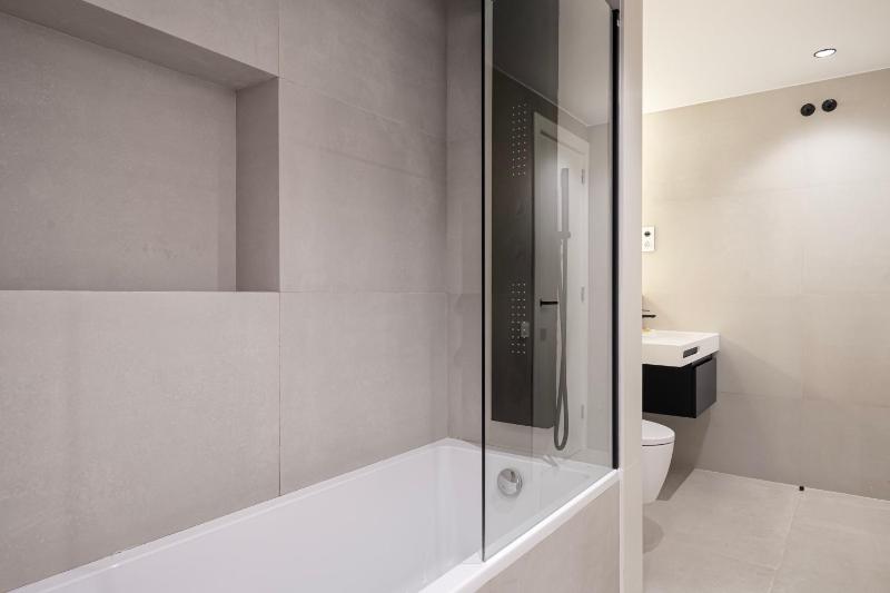 Three-Bedroom Apartment with Balcony image 4