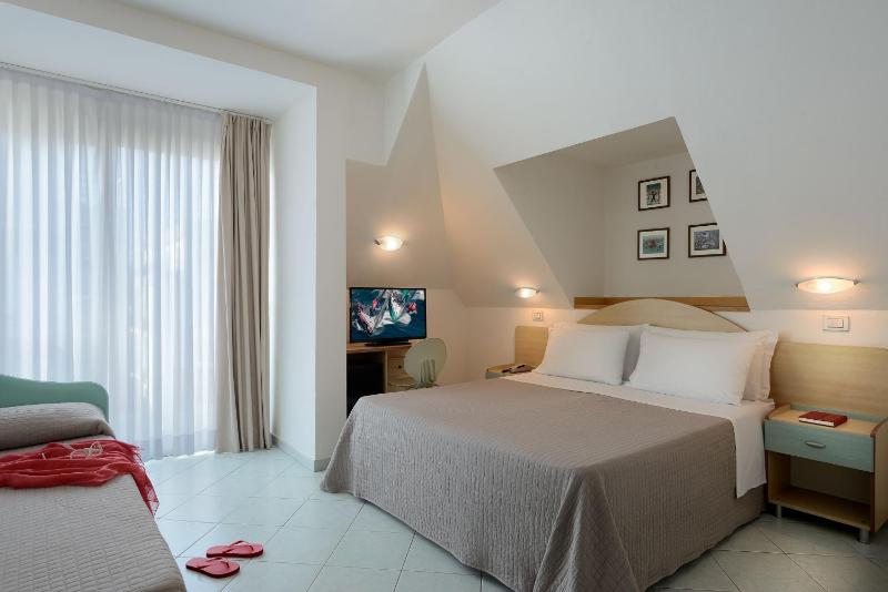 Comfort Quadruple Room image 1