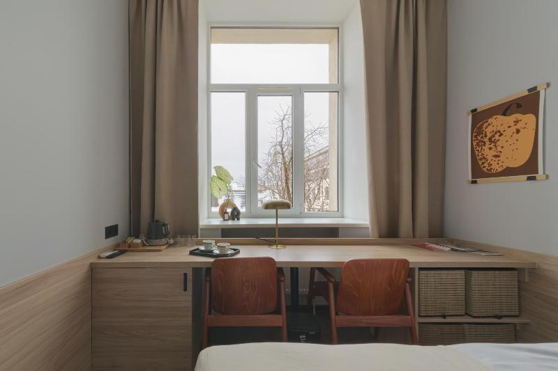 Refurbished Standard Twin Room image 4