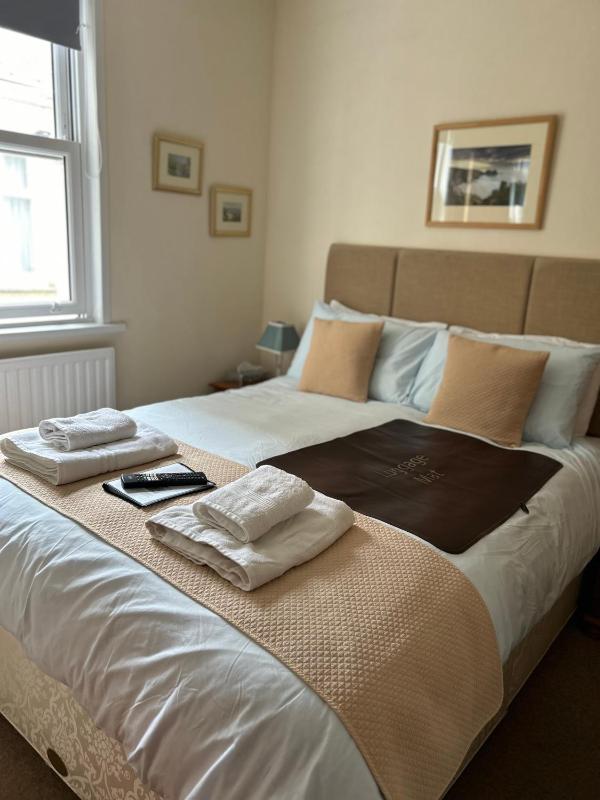 Standard Double Room image 3
