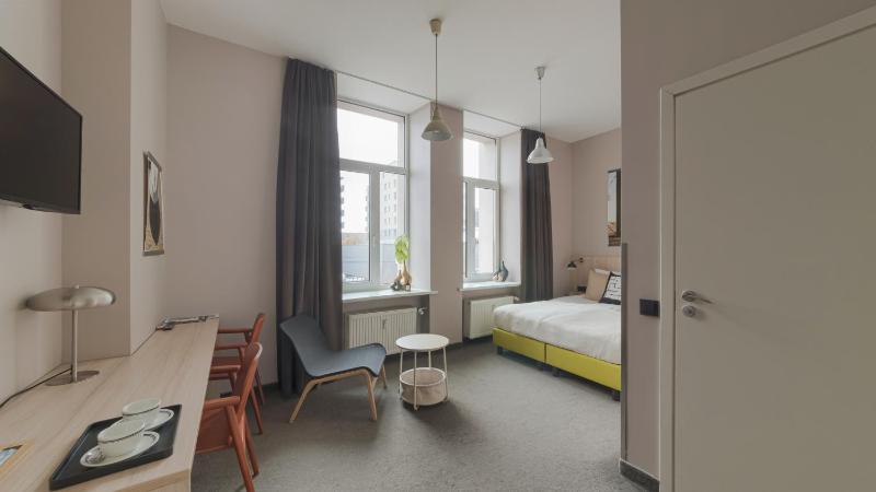Refurbished Large Double Room image 4