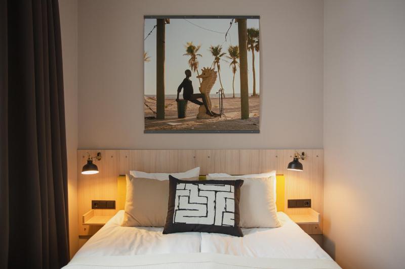 Refurbished Large Double Room image 1