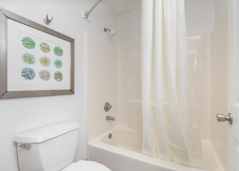Standard Queen Room Bay View image 2